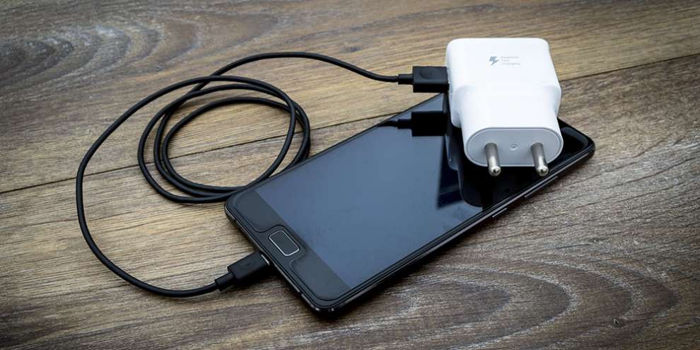 Вслед за такси и колонкой Яндекс выпустит смартфон