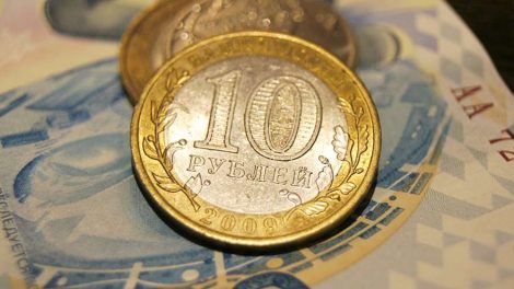 Падение рубля объясняют новостями о новых санкциях в США