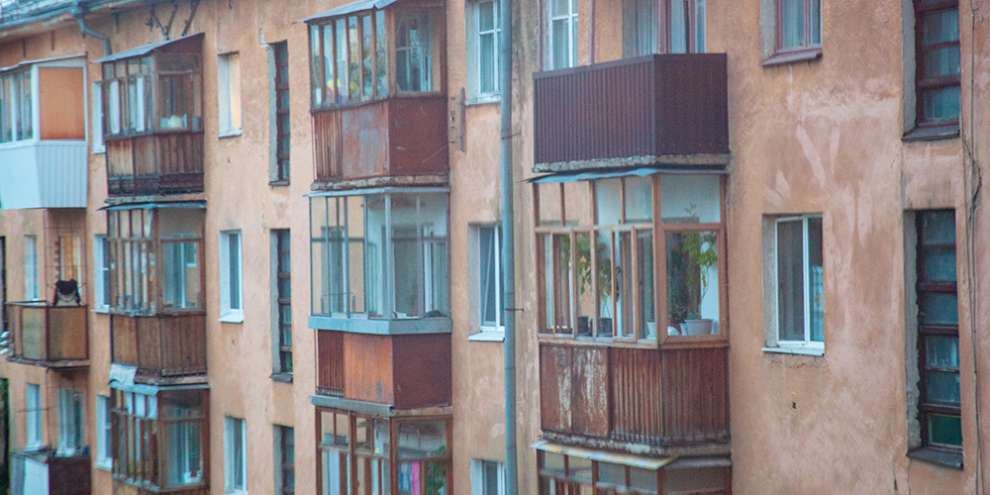 В Екатеринбурге жителям домов возле транспортных развязок заменят окна за счет бюджета