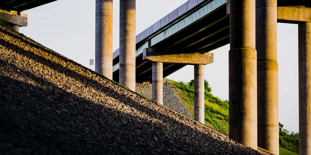 В двух районах Екатеринбурга построят переходы через железнодорожные пути