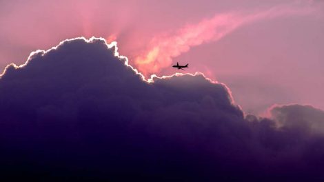 Энергетики просят запретить выезд за рубеж должников