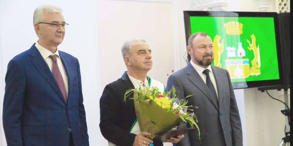 Музыканты группы «Чайф» презентовали книгу о Почетных гражданах Екатеринбурга