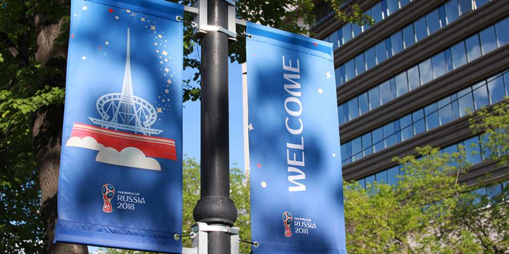 В Екатеринбурге потратят 137 тыс. рублей на демонтаж флагов с символикой ЧМ-2018