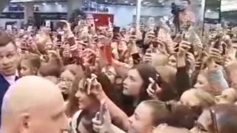 Школьнице стало плохо на встрече с Сашей Спилберг в Екатеринбурге