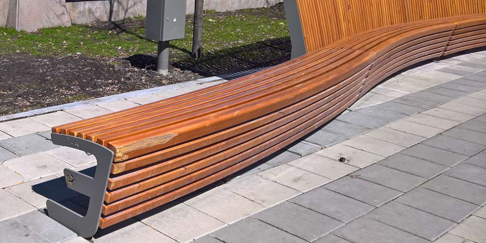 Скамейки на Ленина к ЧМ-2018 начали гнить