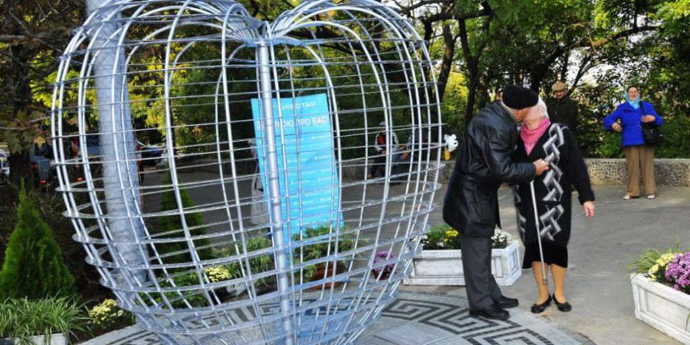 В Екатеринбурге установят железные сердца для молодоженов