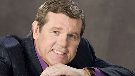 Бард Александр Новиков требует от страны миллион за дело по «Бухте Квинс»