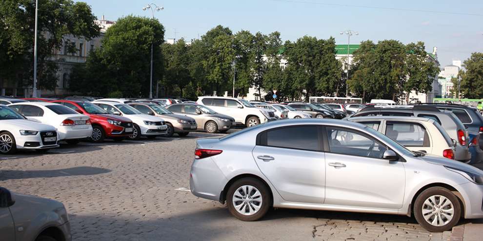 Стоянку на Площади 1905 года отдадут пешеходам