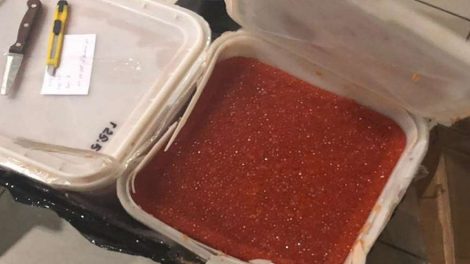 В Екатеринбург с Камчатки завезли 700 килограммов опасной красной икры