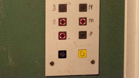 В 2019 году за счет областного бюджета в домах Среднего Урала поменяют более 100 лифтов