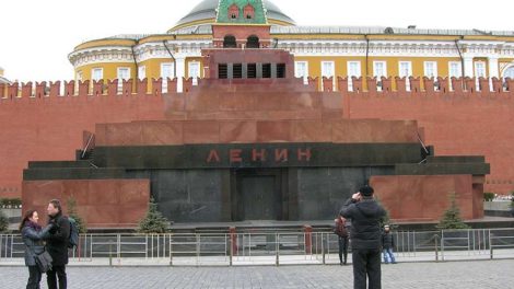 Тело Ленина думают заменить резиновой копией