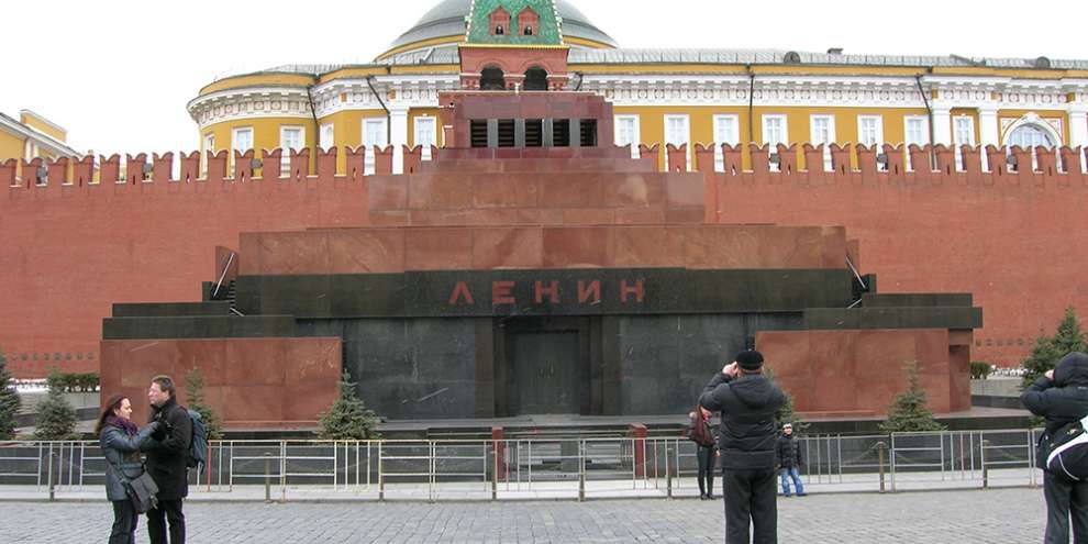 Тело Ленина думают заменить резиновой копией