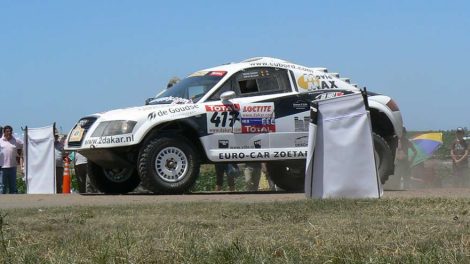 Экипаж Сергея Карякина стал третьим на втором этапе «Дакара»