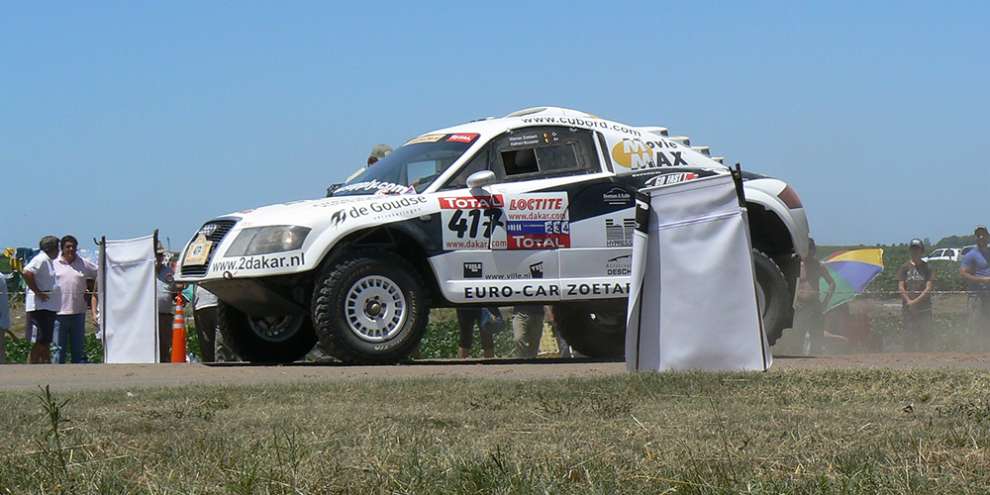 Экипаж Сергея Карякина стал третьим на втором этапе «Дакара»