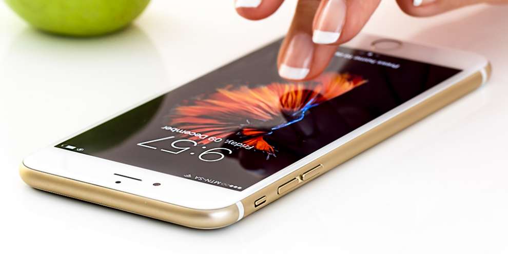 Корпорация Apple пообещала снизить цены на некоторые модели iPhone