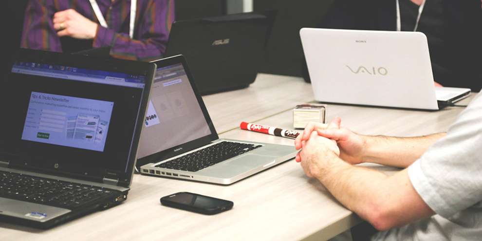 Депутат ЛДПР предложил молодым людям проводить митинги в интернете