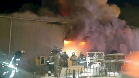 В Екатеринбурге сгорел склад с автодеталями в 1500 квадратных метров