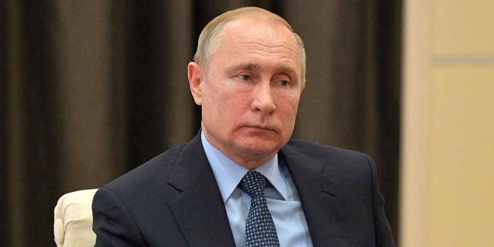 Владимир Путин повысил себе зарплату и ряду высокопоставленных чиновников