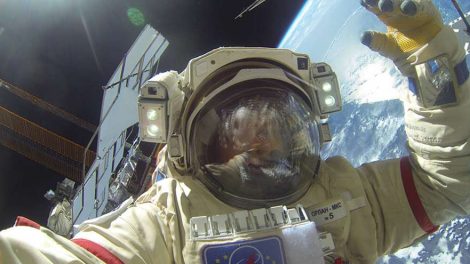 Американцы отказались перевозить на МКС телескоп из России