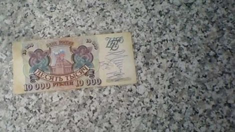 В интернете продаюткупюру с автографами президента СССР Михаила Горбачева и его жены Раисы  за 2 миллиона рублей 