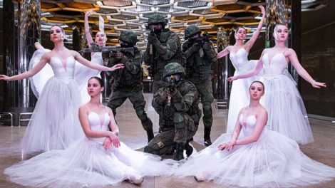 Фотосессия уральских военных с балеринами попала на страницы The Guardian