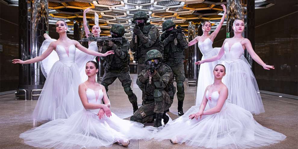 Фотосессия уральских военных с балеринами попала на страницы The Guardian