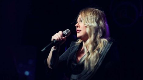 Ева Польна с программой «Глубокое Синее Море» в Екатеринбурге стала настоящим подарком на 8 марта (ФОТО, ВИДЕО)