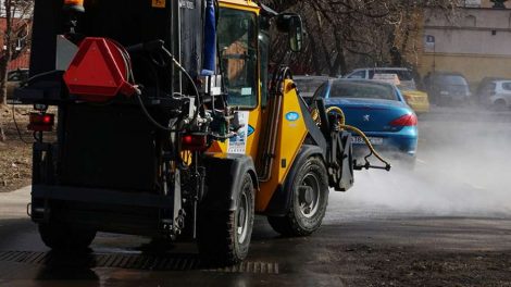 Службы благоустройства приступили к помывке улично-дорожной сети