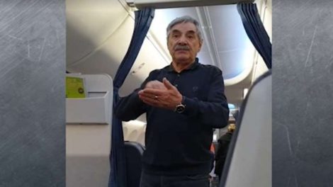 Актера Панкратова-Черного сняли с рейса из-за водки (ВИДЕО)