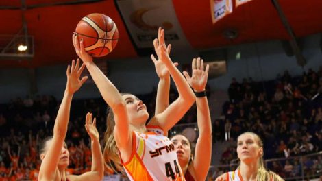 Матч в Венгрии баскетболистки УГМК проведут в День космонавтики