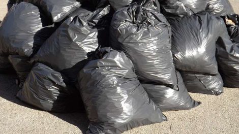 Владимир Путин поручил не допускать роста тарифов на вывоз мусора