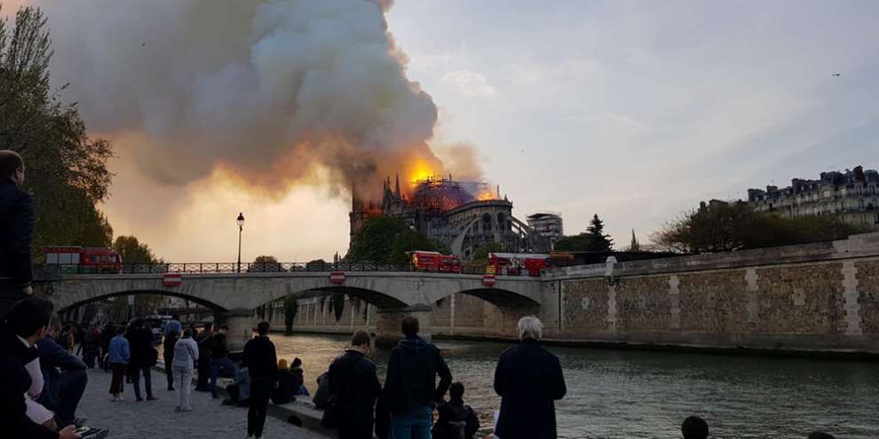 Названа предварительная причина пожара в соборе Парижской Богоматери