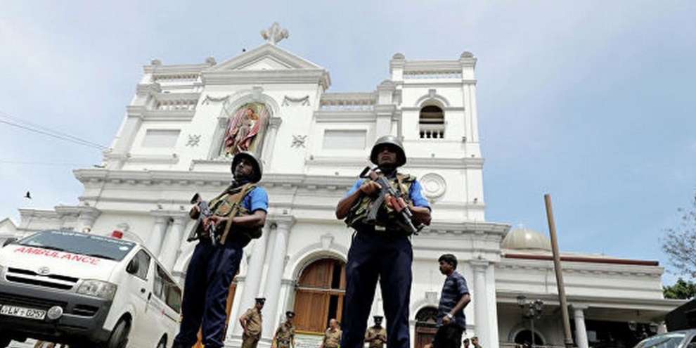 Число жертв взрывов на Шри-Ланке выросло до 290 человек