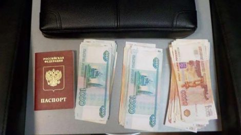 Через Кольцово пытались незаконно вывезти 3 млн. рублей