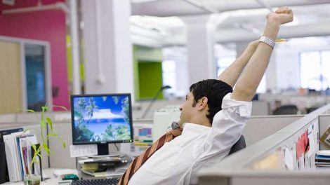 В Роструде напомнили о короткой рабочей неделе в связи с Днем России 12 июня