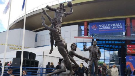 В Екатеринбурге открыли памятник тренеру Николаю Карполю