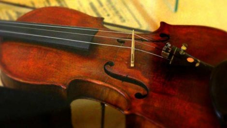 В Кольцово задержан житель Екатеринбурга, пытавшийся увезти в Китай старинную скрипку