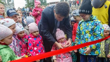 В Екатеринбурге открылся обновленный сквер Первых строителей МЖК