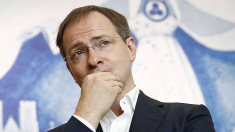 Мединский подарил Тарантино сборник стихов Пастернака