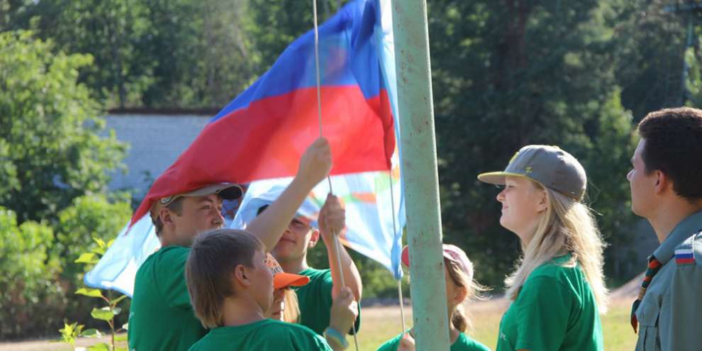 Путин подписал закон о создании в России реестров безопасных детских лагерей