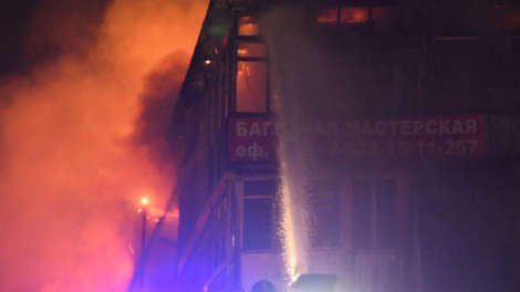 Крупный пожар возле Ивановского кладбища: горит трехэтажное здание