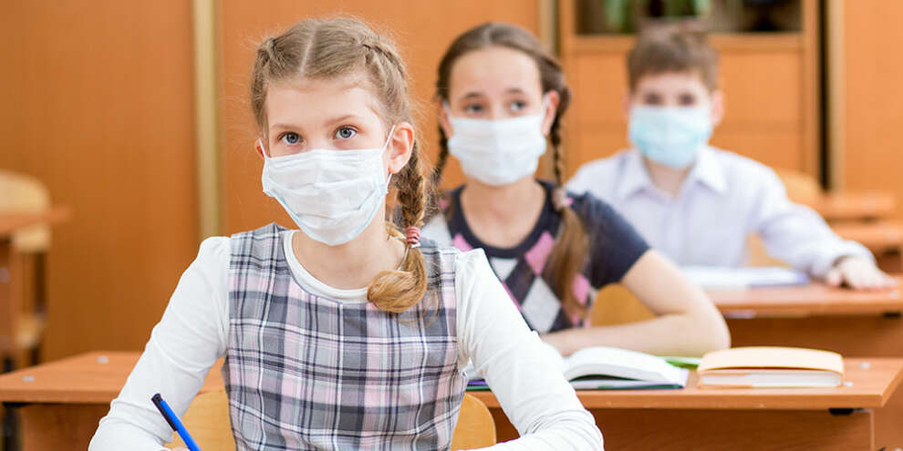 Школьникам России не придется сдавать тесты на COVID-19 для учебы
