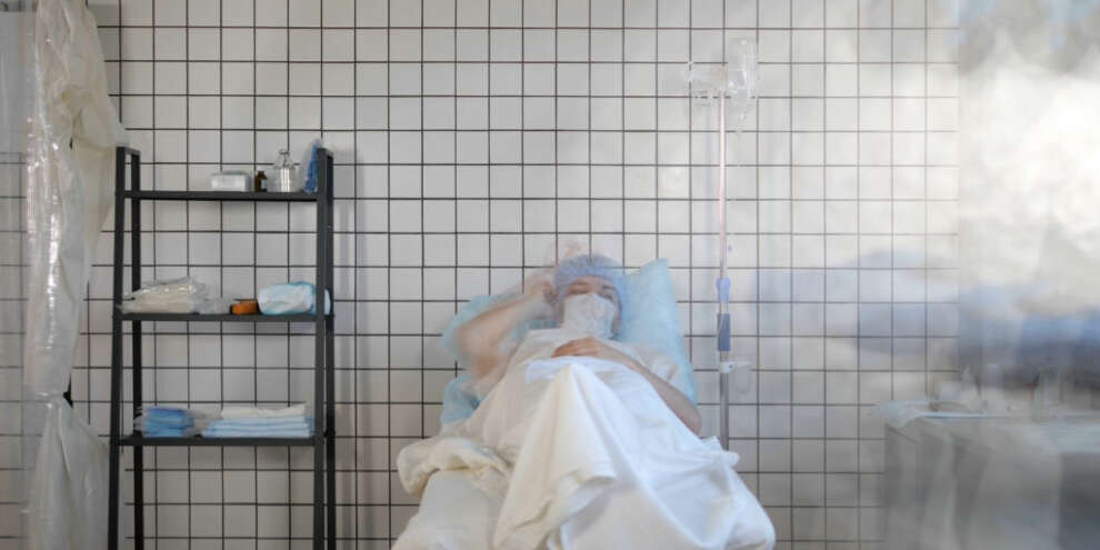 Роспотребнадзор спрогнозировал угасание пандемии COVID-19