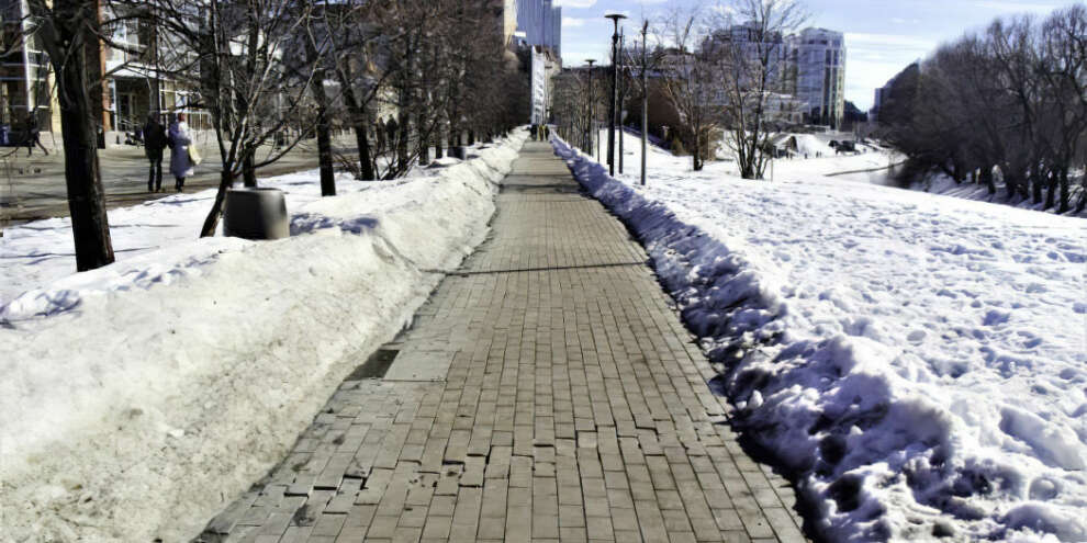 Плитка за 380 миллионов в центре Екатеринбурга развалилась спустя несколько месяцев