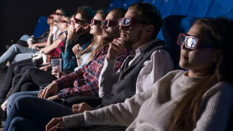 Онлайн-кинотеатры будут штрафовать за “неправильный” секс