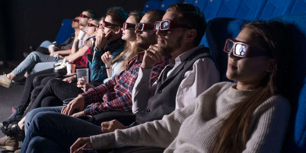 Онлайн-кинотеатры будут штрафовать за “неправильный” секс